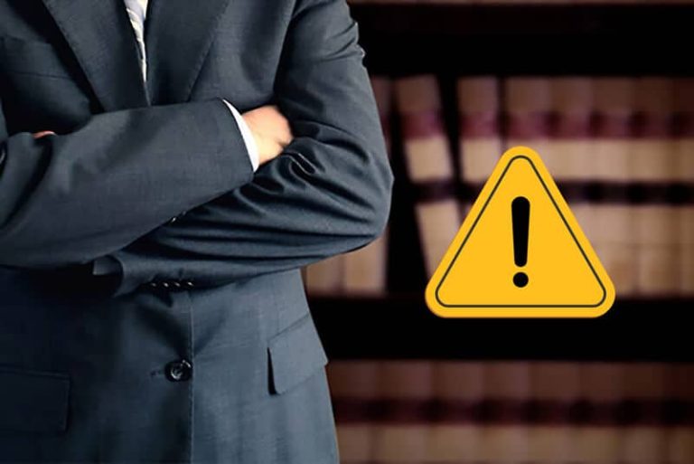 اشتباهات رایج در انتخاب وکیل